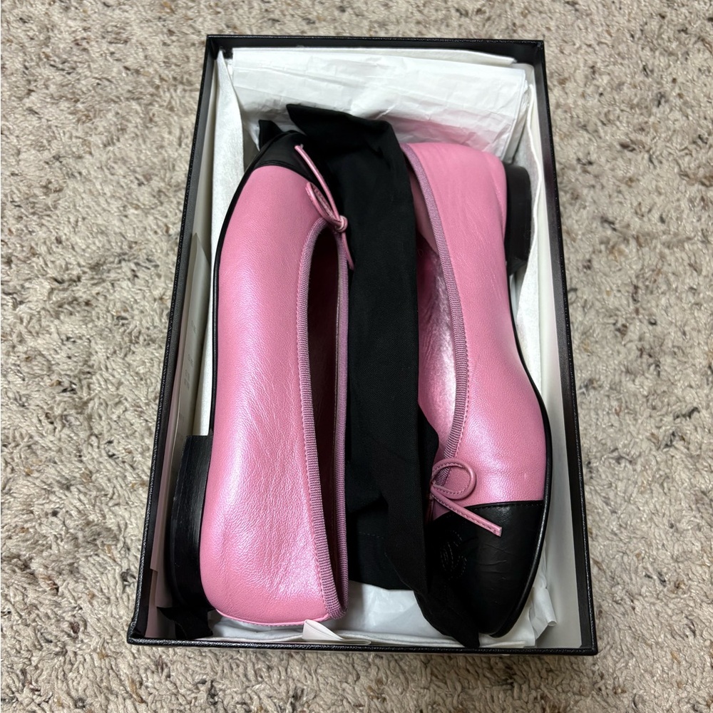 CHANEL pink & black flats - Picture 9 of 13